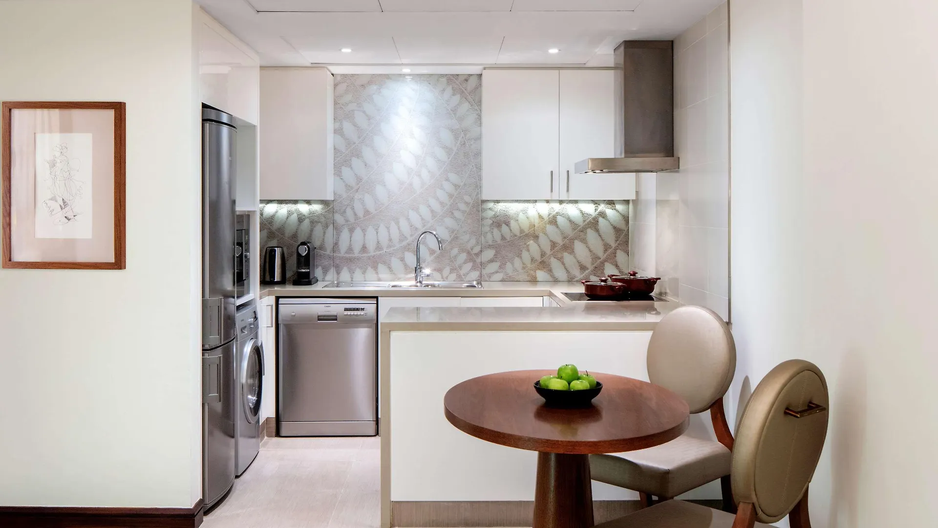 Pullman Dubai Creek City Centre Residences 5*,