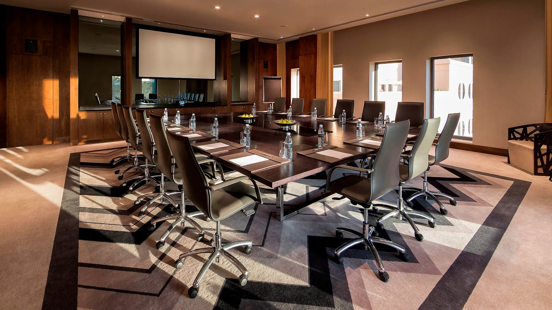 Pullman Dubai Creek City Centre Residences 5*,