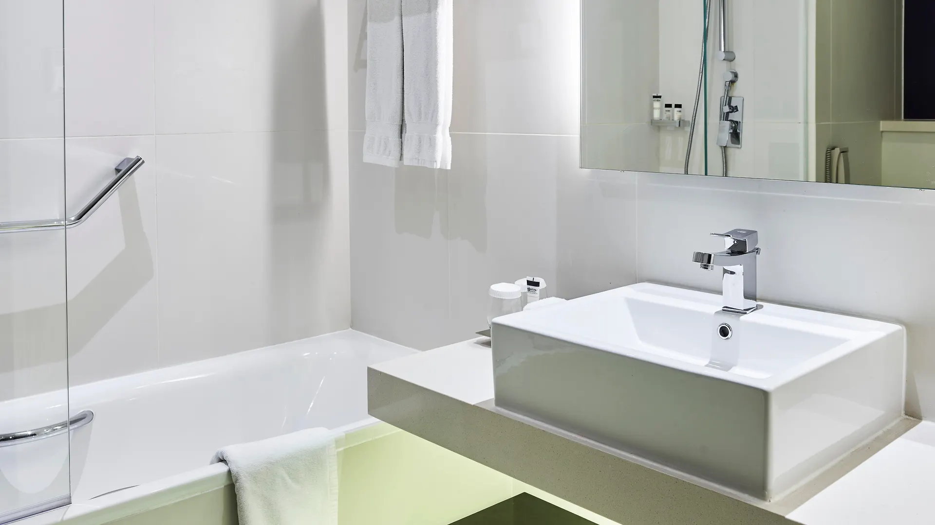 Pullman Dubai Creek City Centre Residences Aparthotel